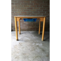 Vintage kindertafel nr 174